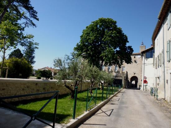 Le chateau et son parc à Lézan