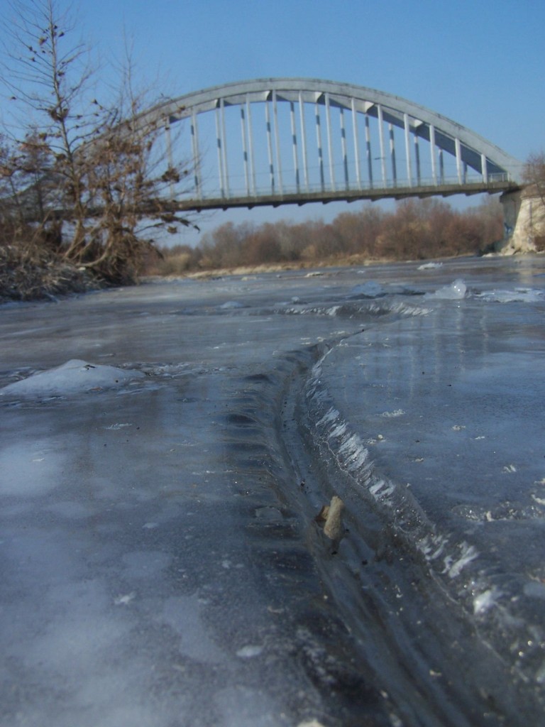 Le pont de Lezan par grand froid